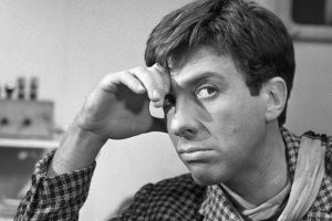 Зарубежные экранизации романа "12 стульев", в которых Остап Бендер был евреем, женщиной и слугой