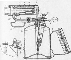 23. У бензиновой паяльной лампы (и у горелок тоже) топливо к форсунке идет по подобной трубке которая расположена факеле пламени. Это нужно для разогрева бензина до состояния пара.
