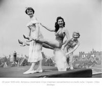 <<< «Самое жаркое лето в истории» случалось в Британии в 1906, 1911, 1955 и 1976 году >>>

Елинственное фото, имеющее отношение к теме поста::



И то не факт, что они там валяются из-за жары - может, просто нае.бенились в хлам, домой не дойти.

Для чего здесь остальные снимки - чтобы наполнить пост бессмысленным содержанием? Например, этот



Ну залезла она в воду, и что? Не факт, что ей охренеть как жарко.

Или этот снимок:



Посадили дуру жопой на кусок льда - молодцы, поздравляю с циститом. Где непереносимая жара-то?
И да, Одри Хепберн находится на снимке слева.