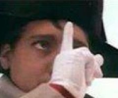 К слову, эпизод битвы при Красном вошёл в историю… телевизионной рекламы. В какой-то момент граната, пущенная русскими артиллеристами, упала к ногам Наполеона. Он откатил её ногой, и вскоре граната взорвалась, осыпав императора снегом. 
Ну а потом, много лет спустя   «С точностью до миллиметра, банк «Империал» )