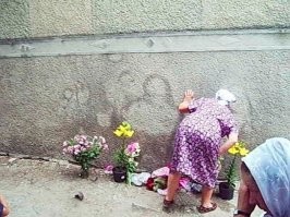 Гвозди бы делать из этих людей: пенсионерка посчитала домофон селектором в преисподнюю