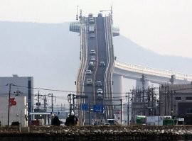 вот вот, могли взять еще вот такой ракурс (и оптикой) :)) хотя конечно в периоды морозов/снегопада и т.д. конечно и такой угол подъема не радует особенно если тяжеловес (фура, грузовик, ..)