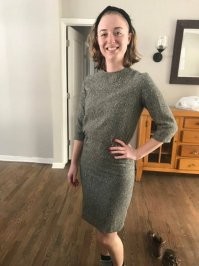 В чем этот наряд ретро? Вот лицо барышни не наделено современностью, - факт.