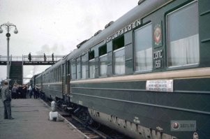 В конце 70-х , начале 80-х жил в Орше .... 
Орша узловая . Стоянка от 20-ти до 40-ка минут , Москва-Берлин , Москва-Варшава и т.д.
Вот нас пацанов менты гоняли по всей привокзальной территории