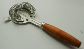 Хрень для отделения желтка от белка.