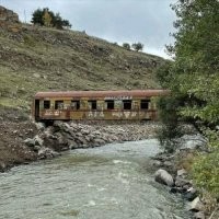 благодаря тролям, распространяющим фейки, узнал где этот мост (в Грузии).
пару лет среди говноедов в сети ходила эта фотка с надписъю "мост в России за несколько миллиардов")))

автор, а не пропагандируешь ли ты наркотики тут???
та и видосы с псячой пендосской мовой надо бы переводить