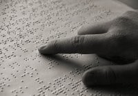 <<< гениальный способ чтения в темноте >>>

давно уже придуман - шрифт Брайля.



А засовывание светильника в разные места - это находчивость.