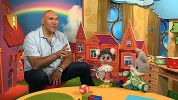 «Спокойной ночи малыши» выходит не с 1976, а с 1964 года. И ничего в 90-х не «утухло». Выходит и по сей день.