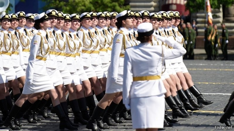 - Бл. У них жакеты такого же цвета что и меня, сучки крашенные.