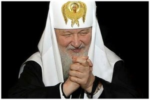 «Божественная» мода: в Бельгии прошло дефиле католических одеяний за 24,5 млн рублей