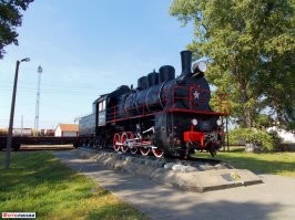 А это белорусские Осиповичи. Памятник паровозу. В детстве часто проезжал эту станцию по дороге к бабушке. Там тогда очень много паровозов стояло. Больших, красивых, грозных..