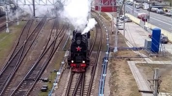 на Сортировке постоянно пара паровозов под парами стоят, каждый день по несколько раз по мосту езжу, пар и дым всегда