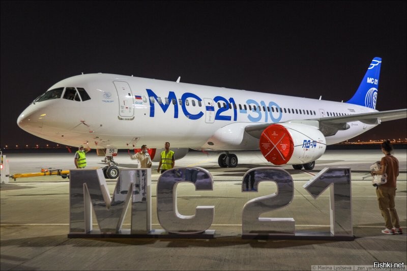 "Русские витязи" на Су-30СМ
DUBAI AIR SHOW-2021