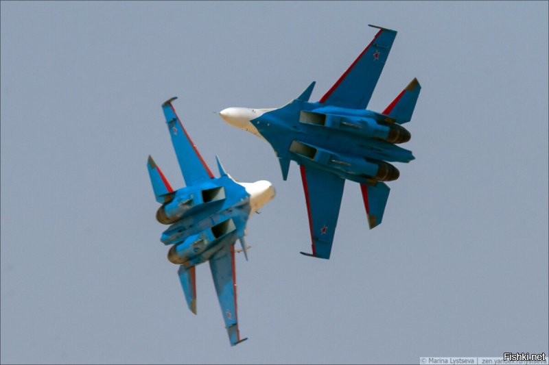 "Русские витязи" на Су-30СМ
DUBAI AIR SHOW-2021