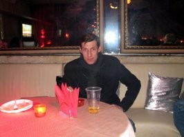 Игорь Савочкин - харизматичный и всегда пронзительно честный актёр. 

Старался посмотреть каждый его фильм, даже короткометражный. А лучшей ролью считаю Пограничника в "Иронии Судьбы. Продолжение". 

Небольшая, но удивительно его. Лично знал, тепло общались. Один из немногих коллег по киностудии с которым можно было быть честным и не ждать фиги в ответ. 

Грустно.