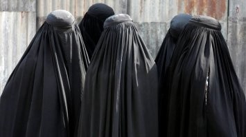 В мусульманских странах флиртуют на ощупь.