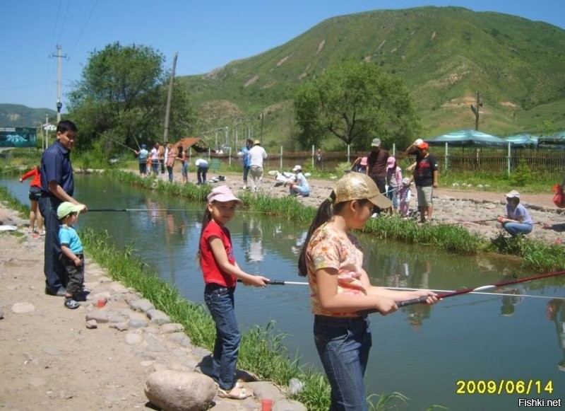 На рыбалку всей семьёй давно уже ходим, фото 2009 и 2021 годов) 
Правда только форель ловим)