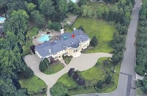 Поедет домой, в Нью-Йорк, там у неё на берегу Гудзона симпатичный особнячок есть.