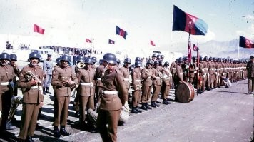 поправка. В 1939 году Мохаммад Дауд Хан, командующий войсками Центрального корпуса, дислоцированного в Кабуле, убедил афганского короля Захир-шаха приобрести вооружение и технику в Нацистской Германии. Но состояли они на вооружении Почётного караула короля, а затем и президентов Афганистана.
