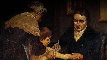 А как быть с прививкой от оспы?