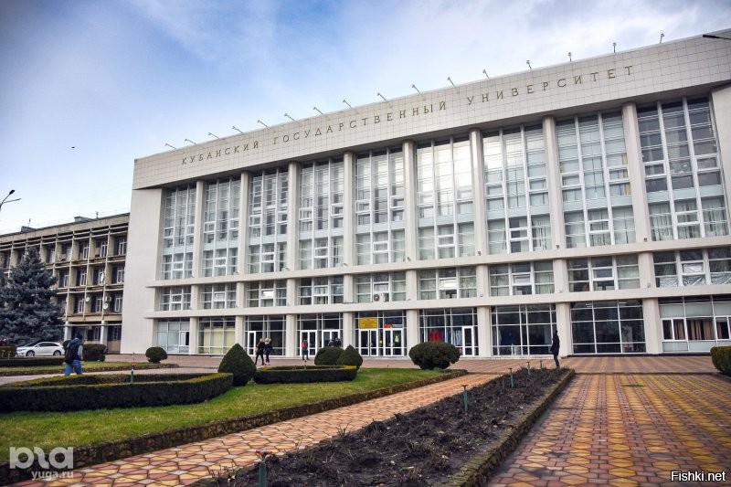 а здание, видно, давным-давно ремонту не видало......
похоже, со времен коммунистов....
отсутствие занавесок\жалюзи на окнах и НИ ОДНОЙ СПЛИТ-СИСТЕМЫ тоже говорит о многом.....
.
а, как бы, МАИ посерьёзней для страны, чем кубанские ВУЗы....