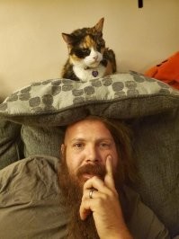 Скорее она терпеть не может что ее считаю котом.