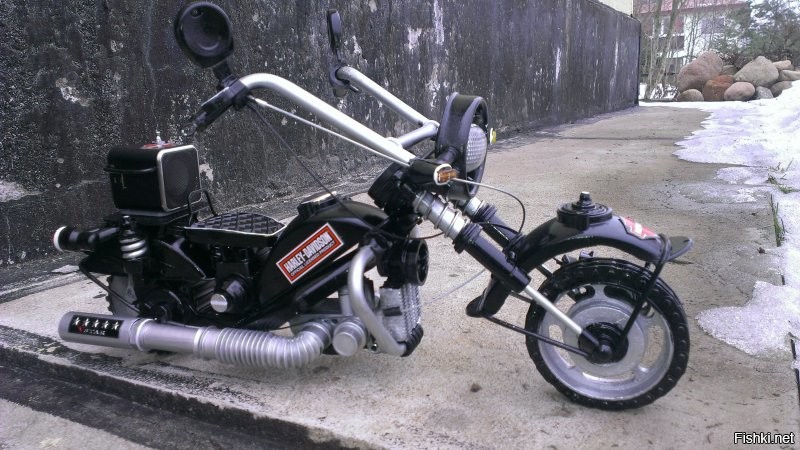 У знакомого небольшая фирма по продаже автозапчастей. И хобби – моделирование. Когда приходит брак, то пускается в дело, так что некондиционным деталям даётся вторая жизнь. Выглядят модели, конечно, не совсем привычно, но спросом пользуются. Потому ему и выставку не организовать – всё по рукам расходится.