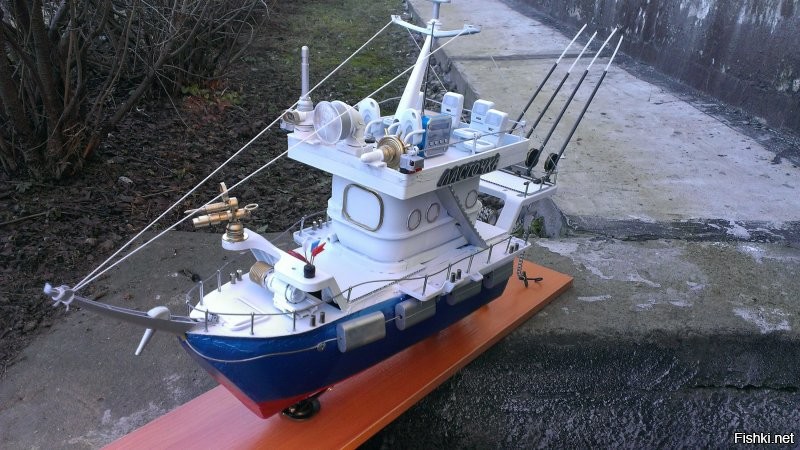 У знакомого небольшая фирма по продаже автозапчастей. И хобби – моделирование. Когда приходит брак, то пускается в дело, так что некондиционным деталям даётся вторая жизнь. Выглядят модели, конечно, не совсем привычно, но спросом пользуются. Потому ему и выставку не организовать – всё по рукам расходится.