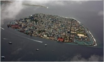 насчёт "куда девается канализация" - первое фото правый нихний край острова - второй фото та же часть острова с левого края. обратите внимание на контрастный цвет воды.