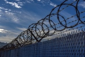 Собираешься в магазин - заполни "форму": жителей ХМАО на самоизоляции обязали уведомлять о выходе на улицу