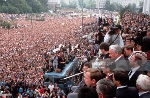 Некоторым нравилось.
Некоторые стали миллионерами, а некоторые - мультимиллионерами. 
А ещё некоторые - президентами. Из небытия.
Так что, для кого-то говно, а для кого-то - мать родна.