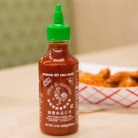 Странно писать об острых соусах, и ни слова не сказать о Sriracha и Cholula.