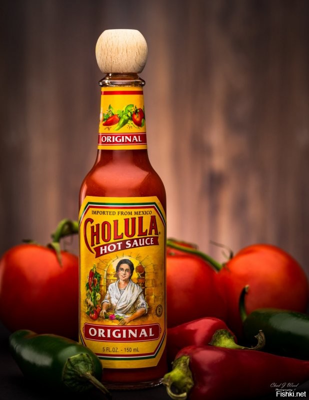 Странно писать об острых соусах, и ни слова не сказать о Sriracha и Cholula.