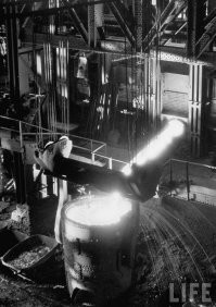 Знаете, когда журнал Лайф оцифровал свои архивы, то многие диссиденты и антисоветчики позасовывали языки себе жопы, миф о стране концлагере рухнул.