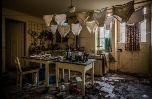 Ну наверно как то так, если выгнала сразу. Думаю в 99% так и происходит.