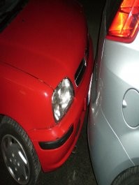 Пару раз был в Италии, никому не посоветую ехать на своей машине, если она еще представляет мало-мальскую ценность. Как турист, чисто поглазеть представляет большой интерес. Старина завораживает, из нового, глазу не за что зацепиться. И парковка как на фото. Вид спереди и с тыла....Так паркуются все. При выезде просто расталкивают машины бампером, если поставили на ручник то получите больше повреждений...