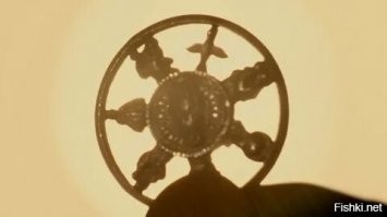 В Коснтантине есть же процесс, так сказать, обнаружения принадлежности беса, когда Константин перебирает разные знаки и ждет на какой среагирует бес... Я так понимаю, что с вампирами примерно так же как-то должно быть.