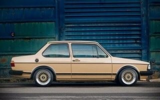 Мне немного мапоминает двухдверную VW Jetta первого поколения...
