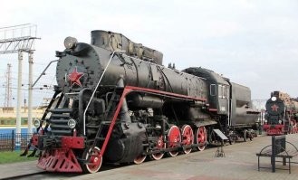 Паровоз - "Л", последних серий?
Других просто не осталось.