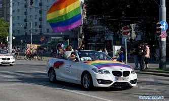 Любитель поворачивать вторым рядом получил хороший урок