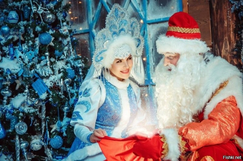 И так понятно было. У нашего Деда Мороза внучка есть. Уже это о многом говорит. А у Санта Клауса только эльфы да олени.