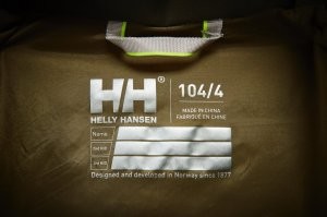 Мимо. Везде принято было. И сейчас принято. В английском даже идиома для этого есть "hand-me-down". А именная бирка на куртках часто печатается на трех-четырех детей.