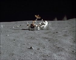 Когда то человечеству очень нужны были колеса без воздуха , но кроме металла тогда подходящих материалов не было, хотя... может и сейчас нет.