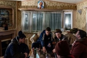 Это у них там изображение матери Терезы над окошком что-ли?
Так сказать ,,в красном углу,,
С чем связано это почитание, или поклонение известно?