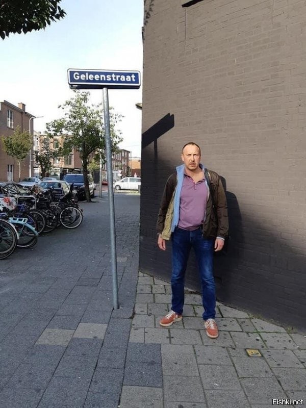 По мне так это обычная бельгийская улица в городке Генк в Бельгии , у нас таких снимков можно наделать не от ходя от дома :)