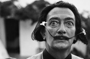 Без усов невозможно представить А. Гитлера, Ч. Чаплина, С. Дали и И. Сталина. У остальных знаменитостей, усы не главная черта их узнаваемости.