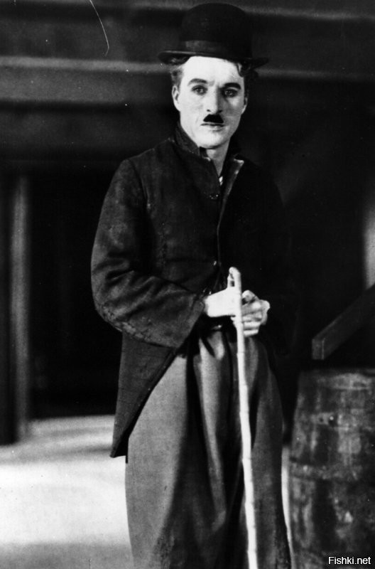 Исдешь Чаплин носил усы, только когда снимался в кино!
