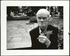 Прекрасно помню ветеранов Великой Отечественной и у нас в Латвии. Такие ленточки на груди у них были и до развала Союза. Откуда столько злобы и неприязни к этим цветам, если они были всегда? При чём тут власовцы и прочая дребедень? Гвардейские они или георгиевские - суть неизменна и они ассоциируются героическим подвигом воевавшего и победившего советского народа в той войне.