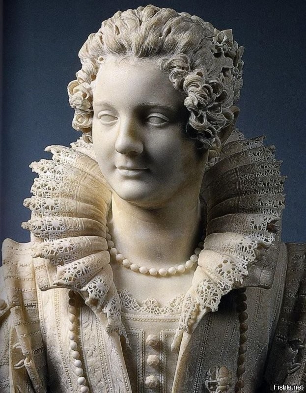 Искусственный мрамор это не жидкость. Он состоит из настоящей каменной крошки и полимерной смолы. Эта смесь густая как творог, если сделать её слишком жидкой она расслоится. Из искусственного мрамора можно на вибростоле отлить перила, балясны какие нибудь капители с базами. А точную деталь не отливают , а набивают. И тут встаёт проблема с формой, виксинтовая слишком мягкая, гипсовые потом не разобрать. Есть ещё плотный силикон с наполнителем, он подходит. Но всё равно нужна модель, её придётся натурально делать....

А теперь посмотрим на бюст. Он сделан в 17 веке, никаких вибростолов, полимерных смол, силиконов. 
Это всё резали скарпелями, стеками, спицами. Но к слову свежий, только с карьера мрамор довольно мягкий и хорошо обрабатывается, потом через несколько месяцев материал на воздухе твердеет.