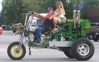 Не знал хозяин русскую пословицу: "Баба с возу...". 
 Уморили, видно до смерти быка.  Вот железного коня и приобрели.